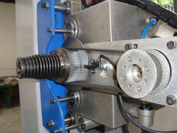D&T horizontale flexible PU-Schaum-Schneidemaschine-oszillierender Blatt-Konturn-Schneider