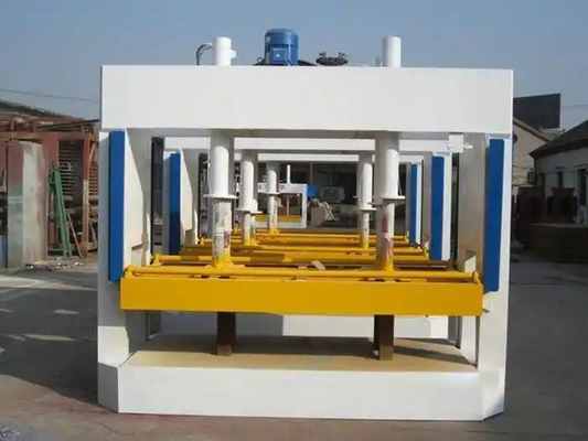 China Hydraulische Kaltpressmaschine für Holztüren mit 50 Tonnen 1250*1500mm