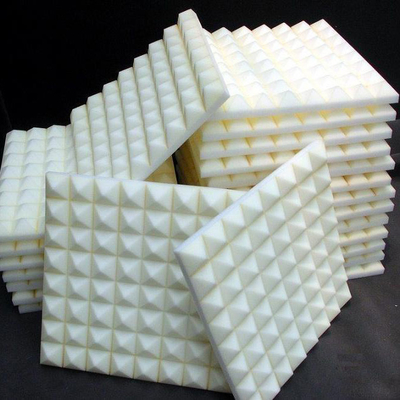 CNC-Schaumvertikalschneidemaschine Kreislaufschneider für flexibles PU-Schaumschneiden Hochgeschwindigkeitskonturschneiden mit hoher Genauigkeit
