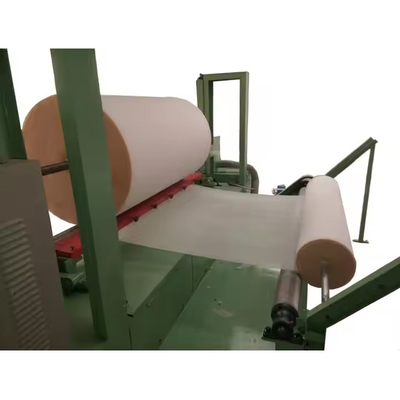 Schnittmaschine für die Schälung von Spongefoam