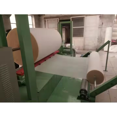 Maschine zur Aufbereitung von Matratzen, Matratzen und Schaumpulver