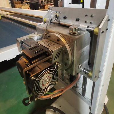 CNC-Schaumstoffschneider mit dualer oszillierender Klinge für hohe Präzision und Effizienz beim Schneiden von 2D- und 3D-Schwammformen mit CE