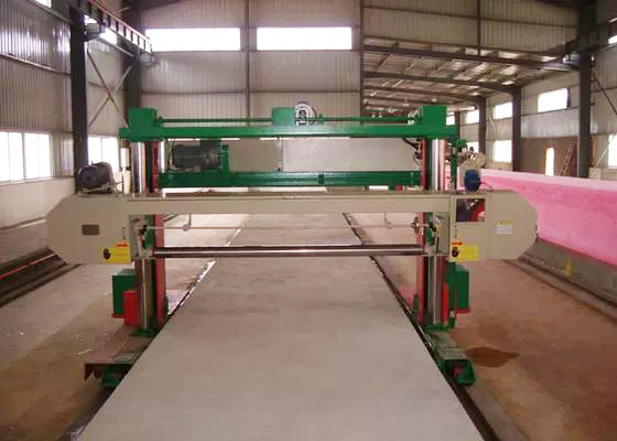 Weiterentwickelte Sponge Cutting Machine mit Hauptrahmenleitbahn und elektronischer Stromanschlussbahn