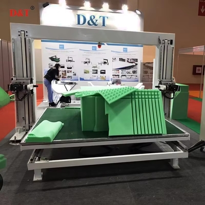 Doppelklingen-CNC-Schneidemaschine 10 m/Min. für flexibles PU mit CE-Zertifikat und oszillierendem Messerschneider