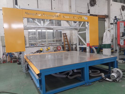 Schaum-Schneidemaschine CNC-3D für steifen und biegbaren Schaum mit Vakuumarbeits-Tabelle