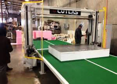 Automatischer Schwamm-Schneidemaschine Cnc-Latex-Schwamm-oszillierender Blatt-Schneider