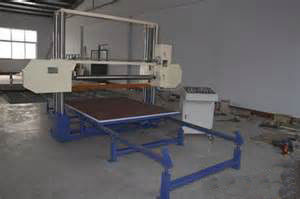 DT CNC automatische horizontale Polyurethan-Schaumschneidemaschine