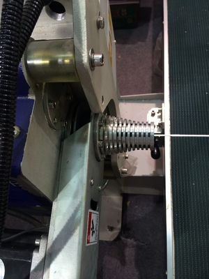 Vertikaler Vibrition Blatt-Schneider CNC für neu eingebundenen flexiblen Schaum 4kw 380V 50HZ